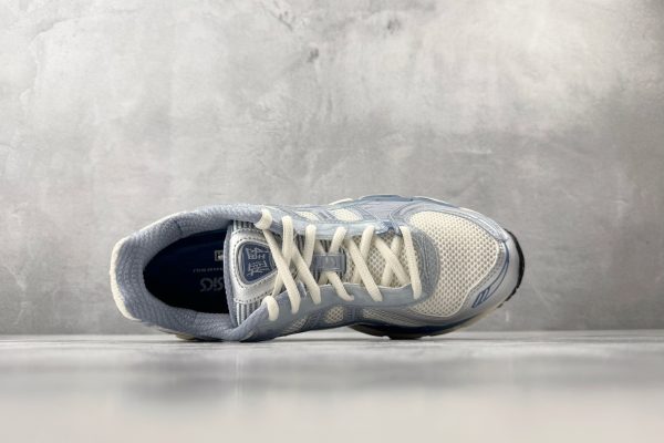wsxc1780495872983_2 KITH x ASICS GEL-KAYANO 12.1 top view featuring Chinese character tongue patch and signature KITH lace tag