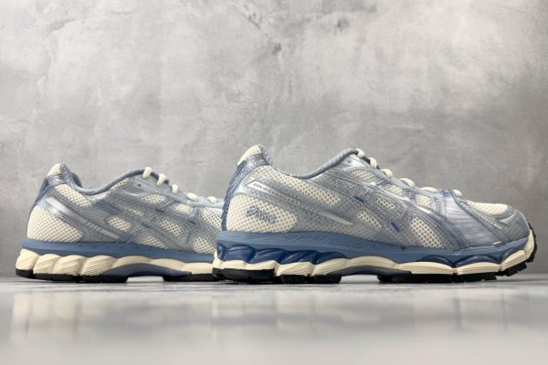 wsxc1780495872983_5 KITH x ASICS GEL-KAYANO 12.1 Loyalty Pack pair top-down view with Chinese character tongue patches