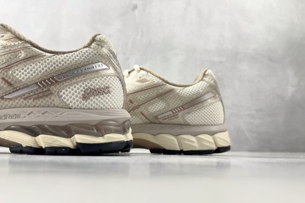 Close-up of the ASICS GEL-Kayano 12.1 heel detail featuring embroidered logo, FluidRide midsole foam, and beige synthetic overlay