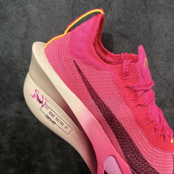 imgHD_6f7ff977_20260129_i1769654165601_5791_0_6.jpg ZoomX heel and Atomknit upper detail of Nike Alphafly 3