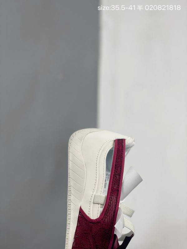img_8d5a3c5f_20260207_i1770480055677_4209_0_8.jpg Dark Crimson floral lace panel on warm white PUMA sneaker